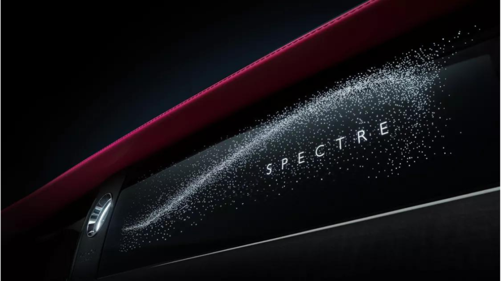 Um close-up do Rolls-Royce Electric Vehicle, o painel frontal do Spectre.